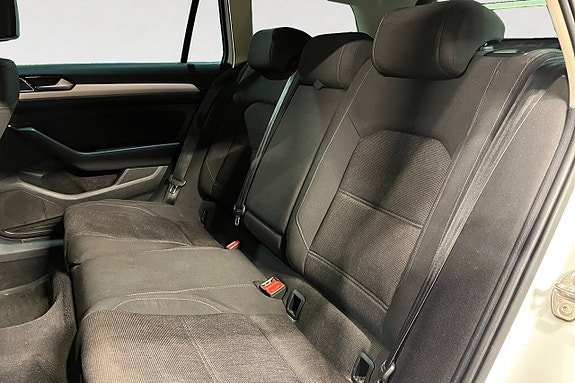 Volkswagen Passat 14 of 17