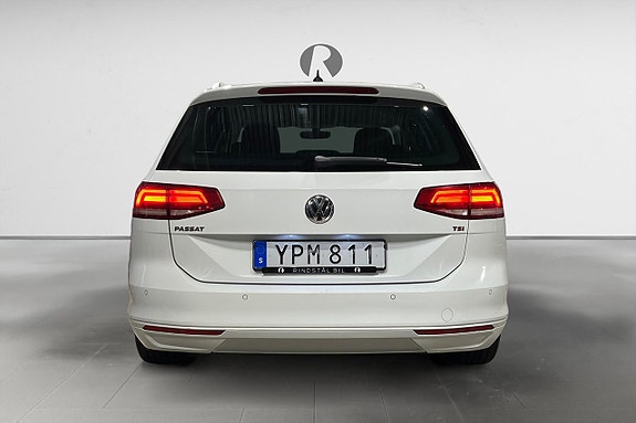 Volkswagen Passat 6 of 17