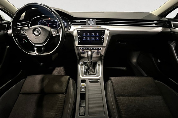 Volkswagen Passat 11 of 17