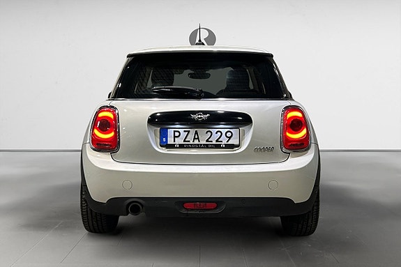 MINI Cooper 6 of 17