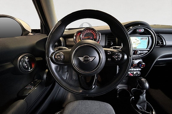 MINI Cooper 13 of 17