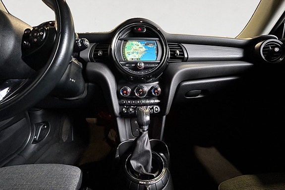 MINI Cooper 12 of 17