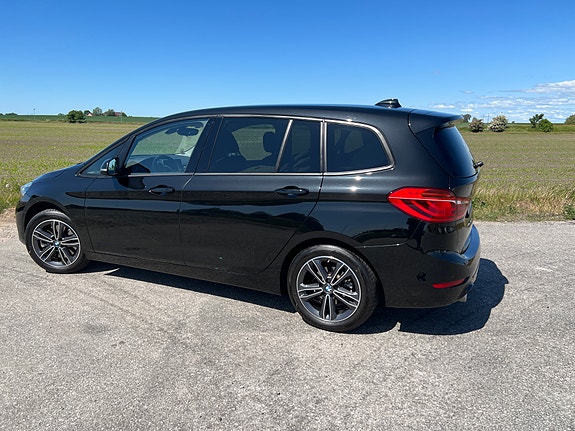 BMW 218d 2 of 4