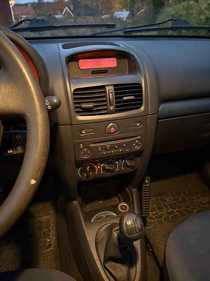 Renault Clio 10 of 12