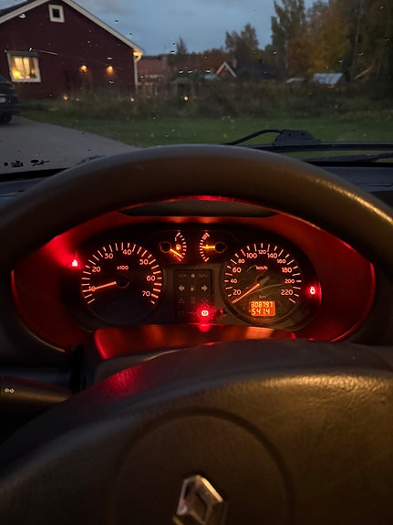 Renault Clio 9 of 12