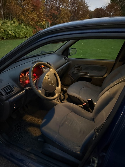 Renault Clio 8 of 12