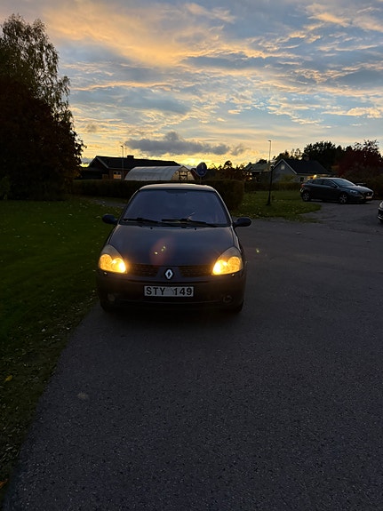 Renault Clio 2 of 12