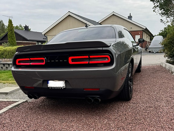 Dodge Challenger 3 of 9