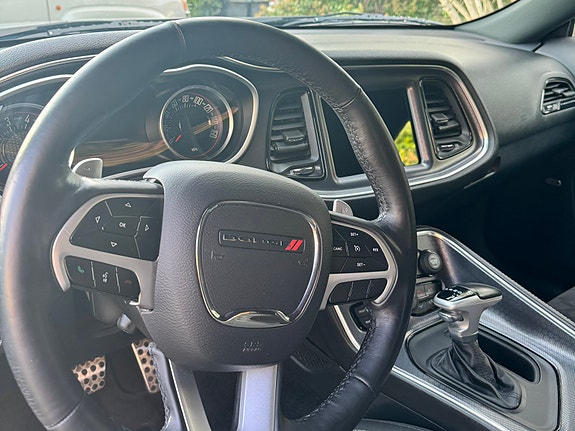 Dodge Challenger 4 of 9