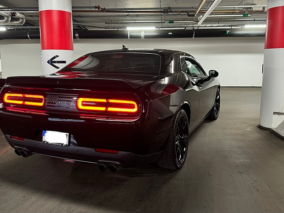 Dodge Challenger 7 of 9