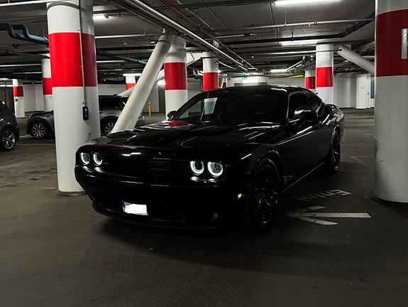 Dodge Challenger 8 of 9