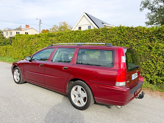 Volvo V70 2 of 6