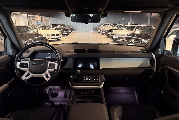 Land Rover Defender 90 10 of 15
