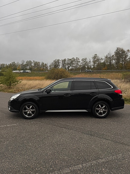 Subaru Outback 2 of 17