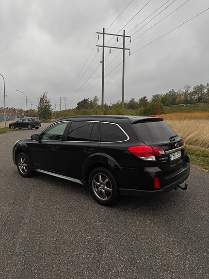 Subaru Outback 3 of 17