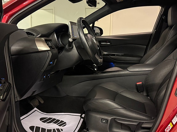 Toyota C-HR 16 of 29