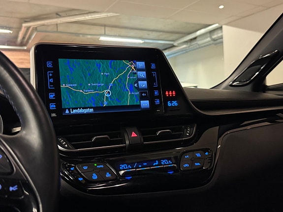 Toyota C-HR 27 of 29