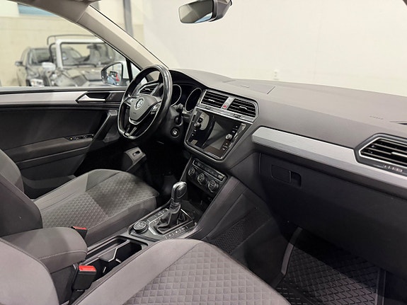 Volkswagen Tiguan 12 of 28
