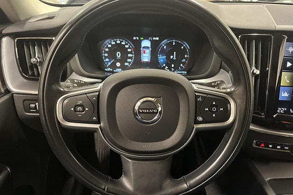 Volvo XC60 12 of 23