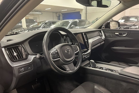 Volvo XC60 8 of 23