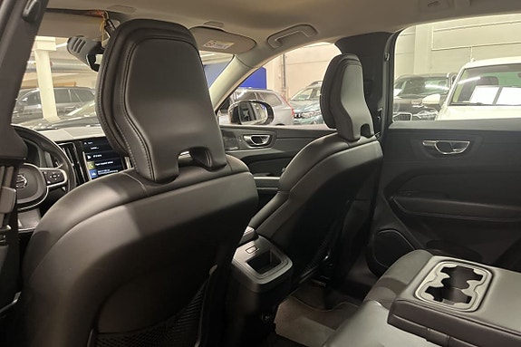 Volvo XC60 10 of 23