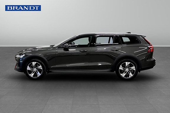 Volvo V60 Cross Country 3 of 10