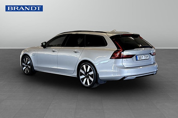 Volvo V90 2 of 9