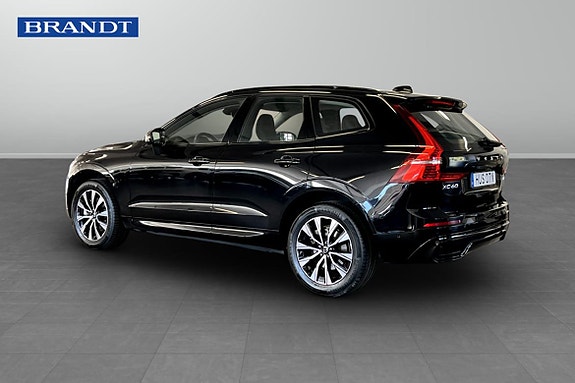 Volvo XC60 2 of 9