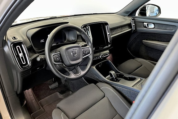 Volvo EX40 5 of 9