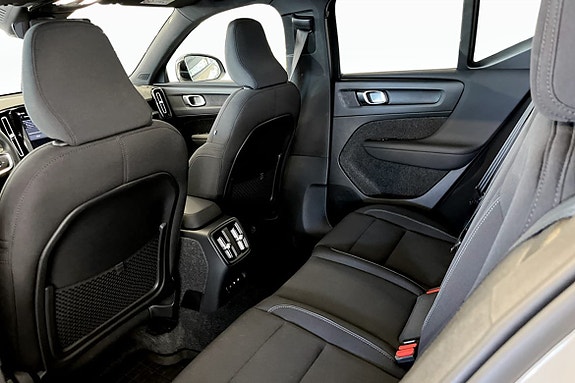 Volvo EX40 8 of 9