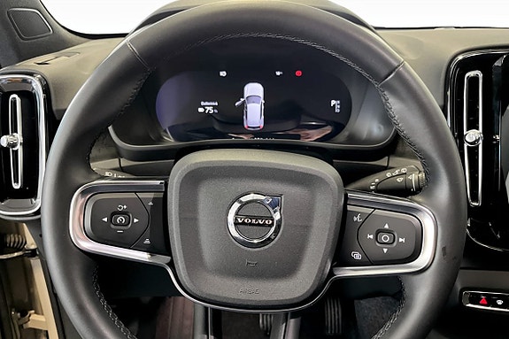 Volvo EX40 7 of 9
