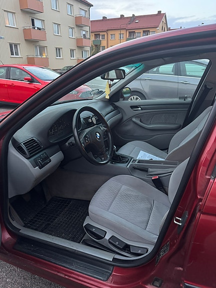 BMW 318i 7 of 9
