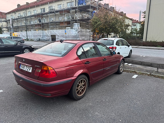 BMW 318i 3 of 9