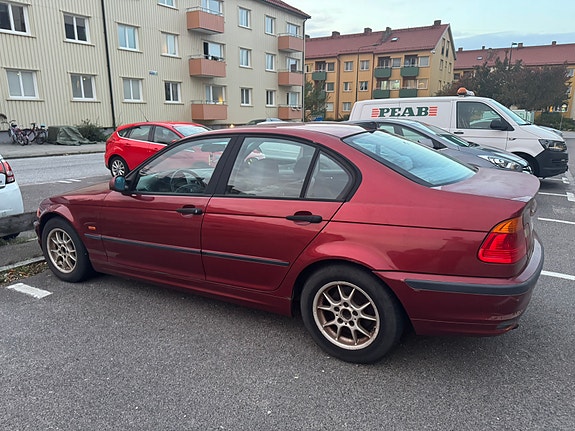 BMW 318i 4 of 9