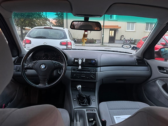 BMW 318i 8 of 9