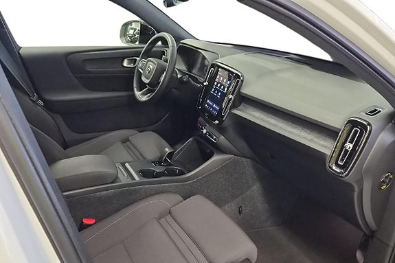 Volvo EX40 7 of 22