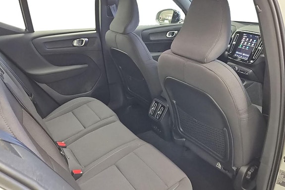 Volvo EX40 9 of 22