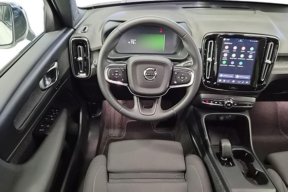 Volvo EX40 11 of 22