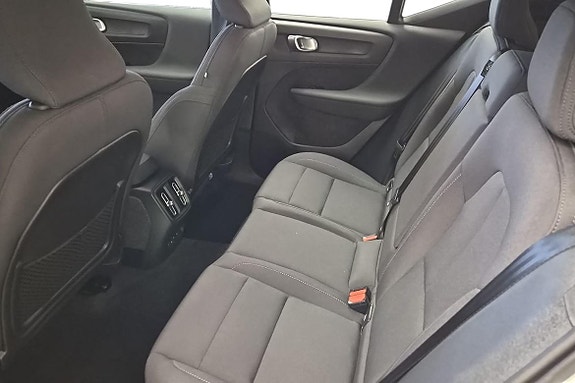 Volvo EX40 13 of 22