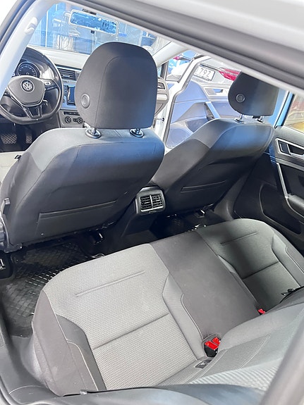 Volkswagen Golf VII 7 of 10