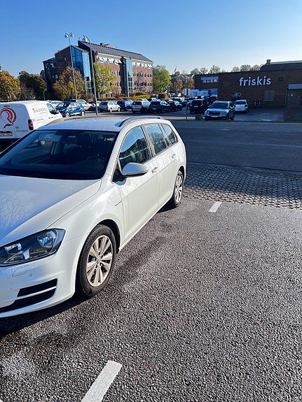 Volkswagen Golf VII 2 of 10