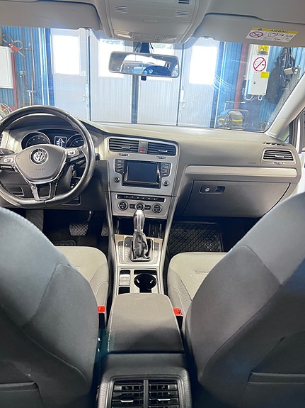 Volkswagen Golf VII 8 of 10