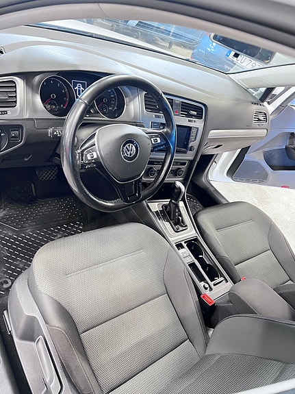 Volkswagen Golf VII 10 of 10