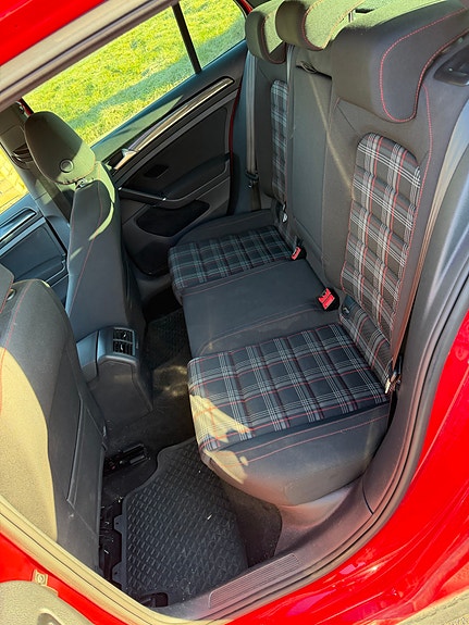 Volkswagen Golf VII 2 of 4
