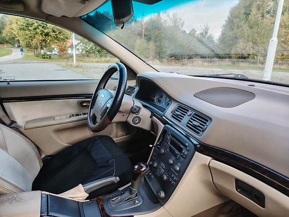 Volvo S80 4 of 5