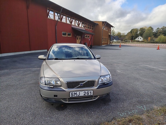 Volvo S80 2 of 5
