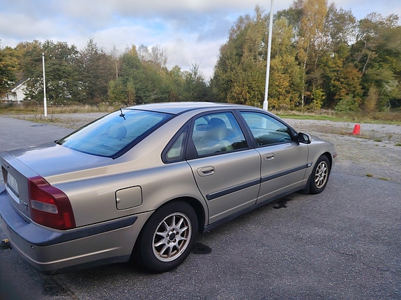 Volvo S80 3 of 5