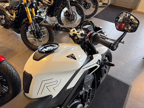Triumph Street Triple 765 R 4 of 4