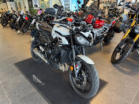 Triumph Street Triple 765 R 2 of 4