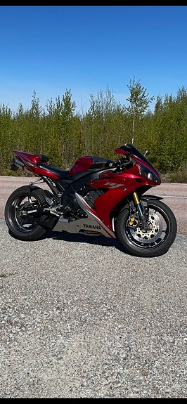 Yamaha YZF-R1 2 of 2